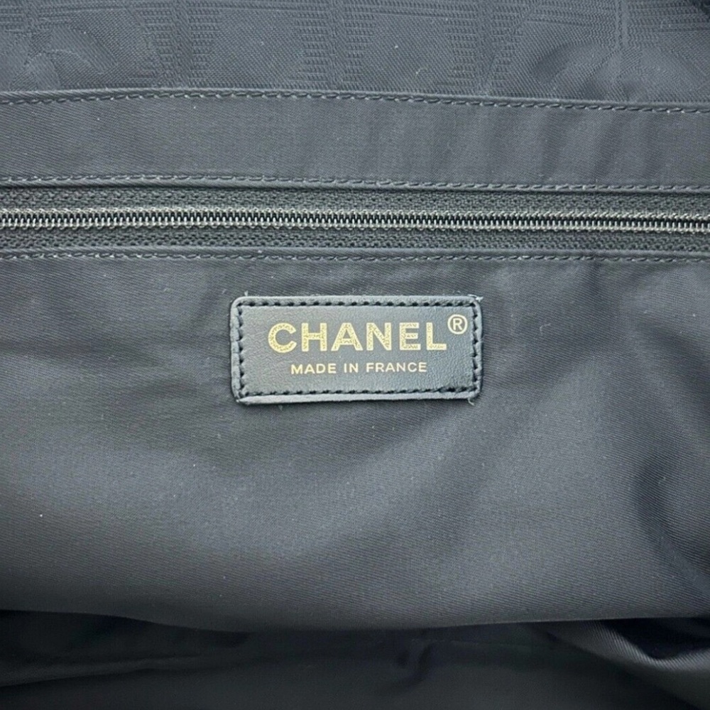 CHANEL Black Quilted Tote Bag with Leather Handles - Picture 14 of 15